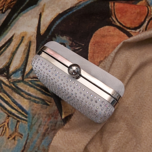 Evening clutch with pave diamonds - Picture 4 of 9